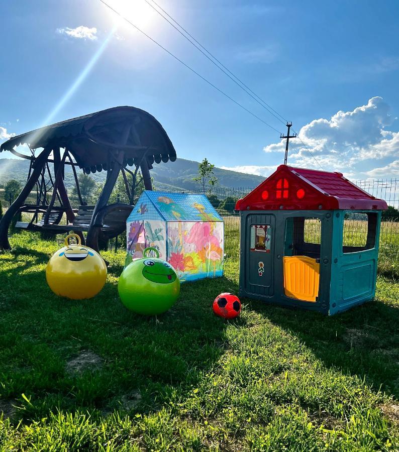 A-Frame Bucovina- Paradis Bucovinean Capu Cîmpului Exteriör bild